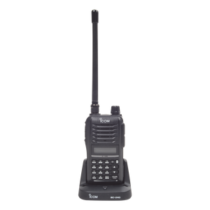 Radio portátil de VHF en banda Amateur, con 7 W de potencia de salida de RF, programable en campo.
